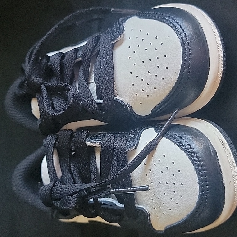 Nike Kids Black and White Sneakers - Picture 2 of 5